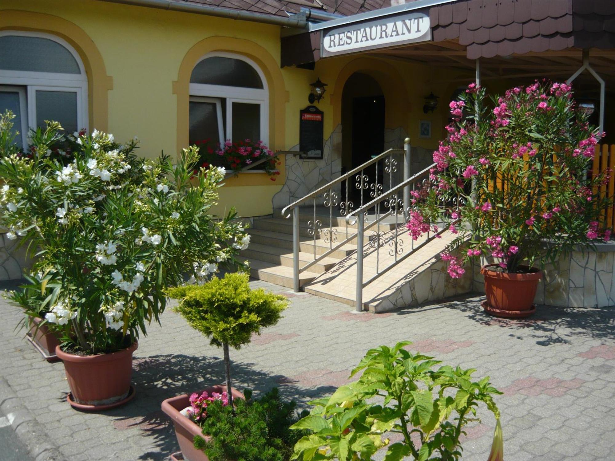 帕特伊艾特雷姆酒店 Bögöte 外观 照片