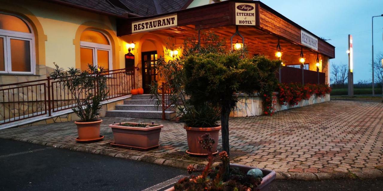 帕特伊艾特雷姆酒店 Bögöte 外观 照片